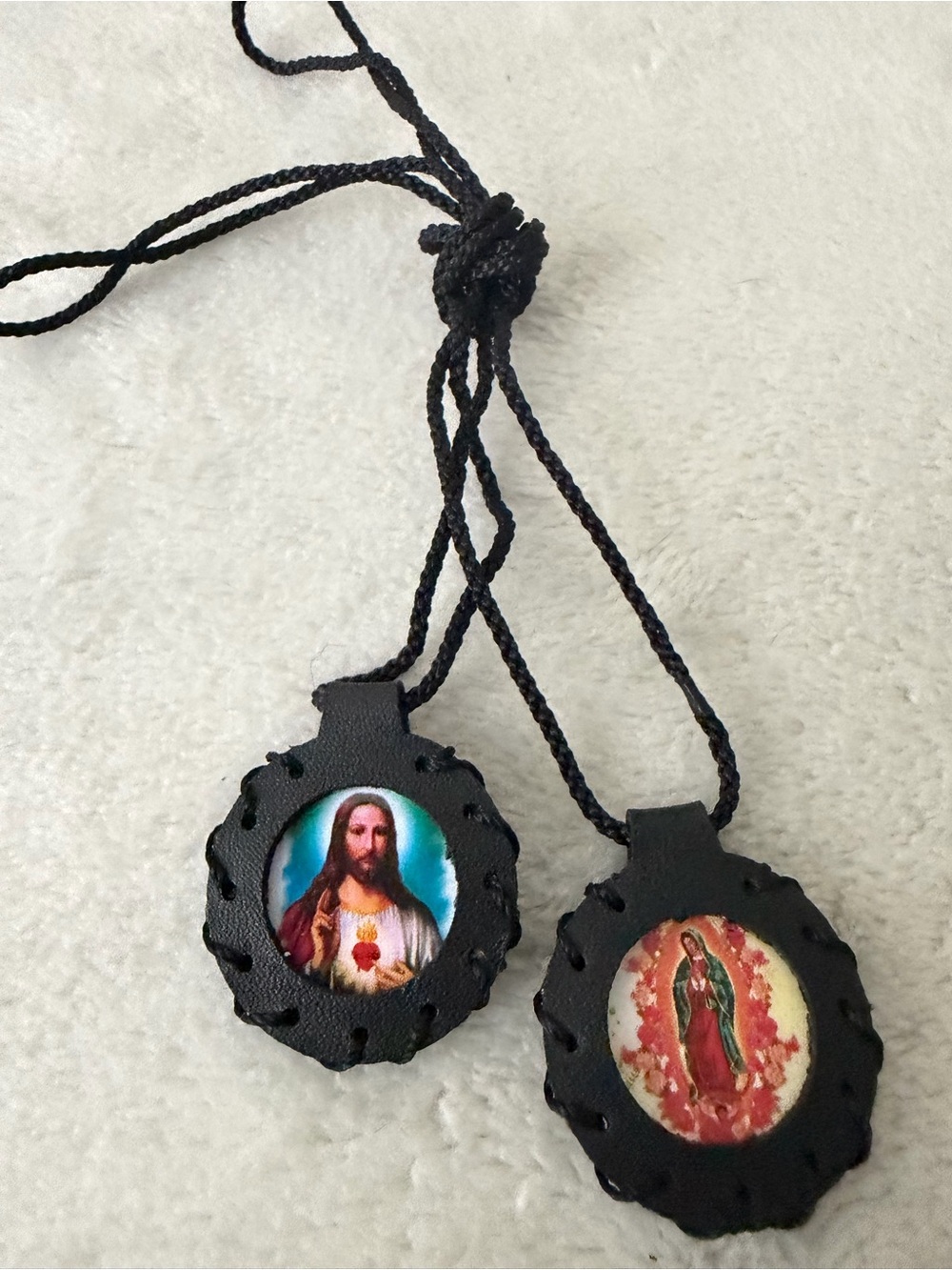 Colombian Escapulario featuring Jesus and Virgin Mary